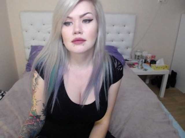 Oddajajo posnetke zaslona PrettyandNaug