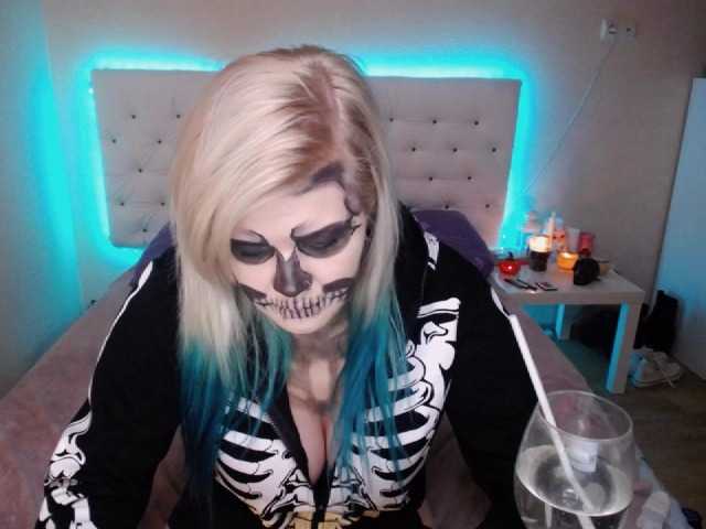 Oddajajo posnetke zaslona PrettyandNaug