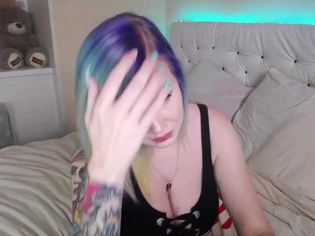 Oddajajo posnetke zaslona PrettyandNaug