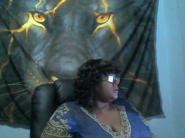 Oddajajo posnetke zaslona PrettyBlacc