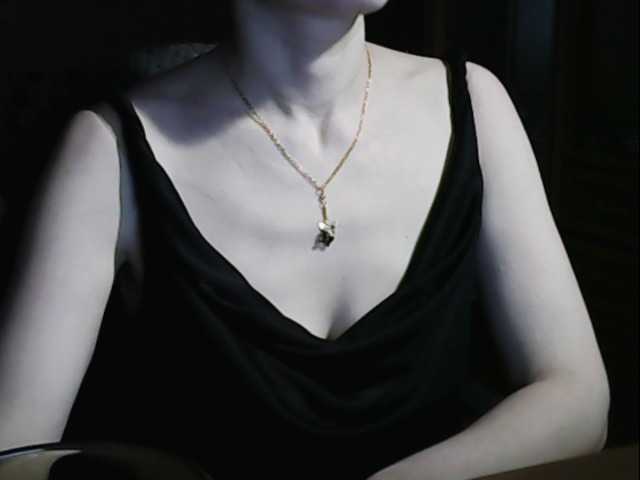 Oddajajo posnetke zaslona PrettyDanaX