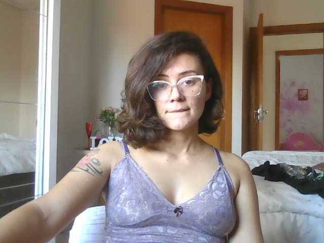 Oddajajo posnetke zaslona prettywomanBR