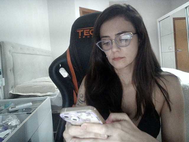 Oddajajo posnetke zaslona prettywomanBR