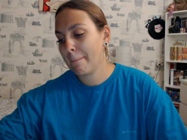 Oddajajo posnetke zaslona PuffyEva