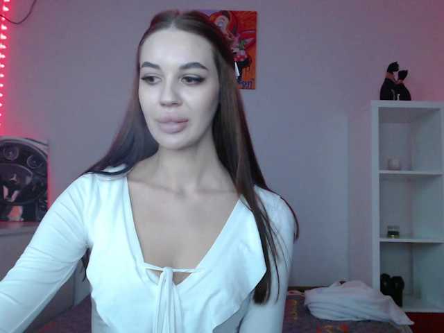 Oddajajo posnetke zaslona PupsGirl