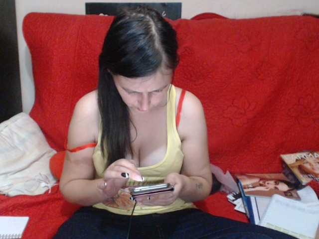 Oddajajo posnetke zaslona PureJulie