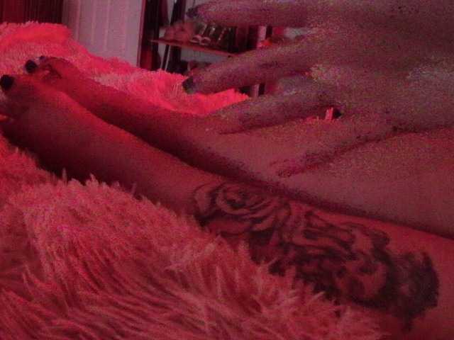 Oddajajo posnetke zaslona QueenMorgan