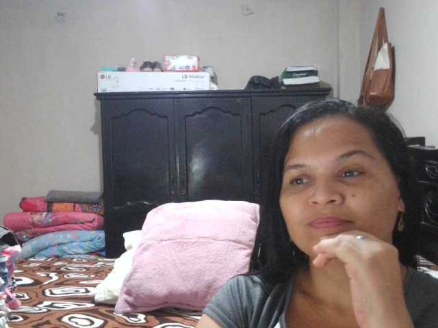 Oddajajo posnetke zaslona QueenNight