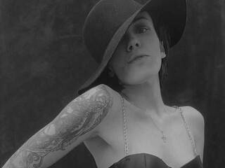 Erotični video klepet QueenOfFetish