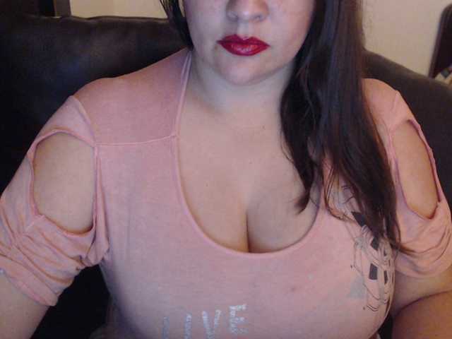 Fotografije MiladyEmma hello guys I'm new and I want to have fun He shoots 20 chips and you will have a surprise #bbw #mature #bigtits #cum #squirt