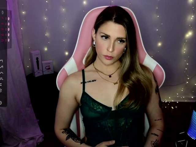 Fotografije queenxlexy spit on tits