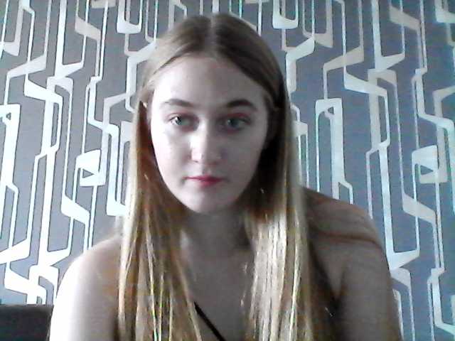 Oddajajo posnetke zaslona QweenElsa