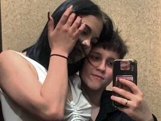 Erotični video klepet Raven-Radiant