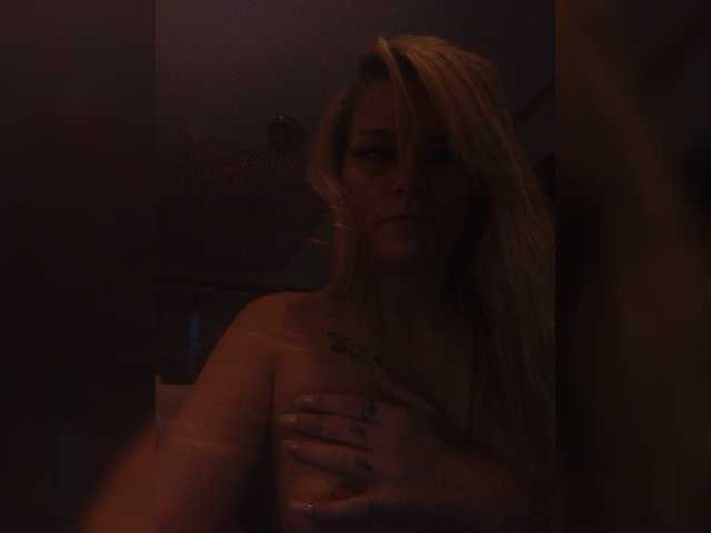 Oddajajo posnetke zaslona realchichi