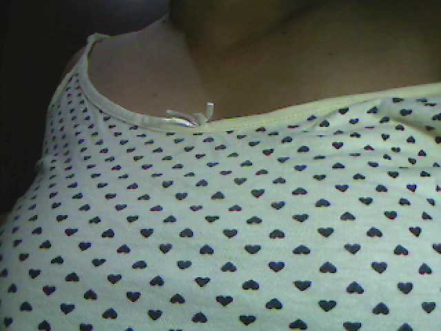 Oddajajo posnetke zaslona RealCumBaby