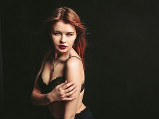 Erotični video klepet RedDoll