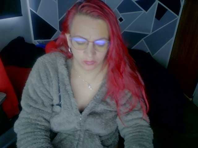 Fotografije redhair805 Welcome guys... my sexuality accompanied by your vibrations make me very horny