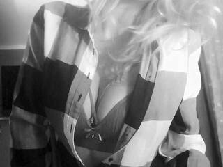 Erotični video klepet Rishana