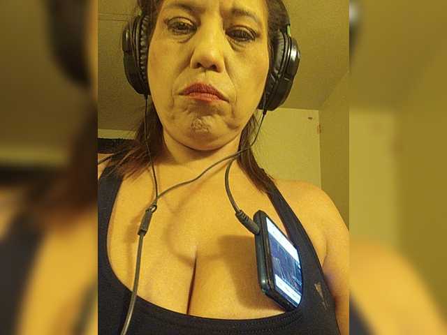 Oddajajo posnetke zaslona RockingRoxy