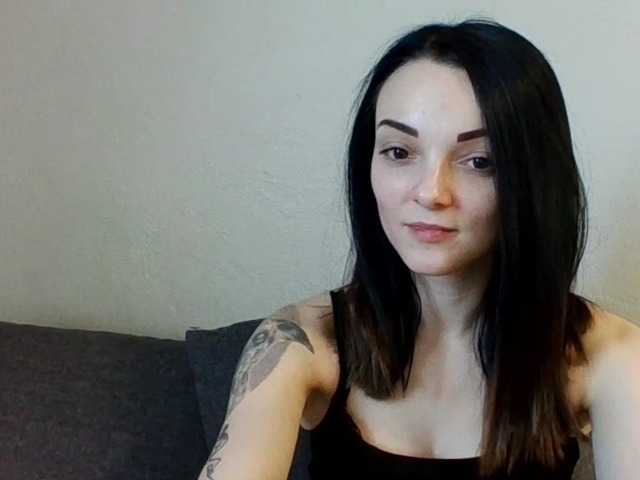 Oddajajo posnetke zaslona RoxiSexy