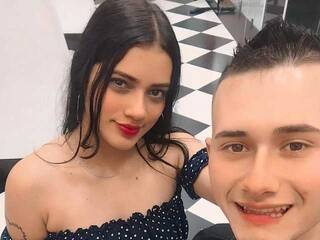 Erotični video klepet sacha-adam