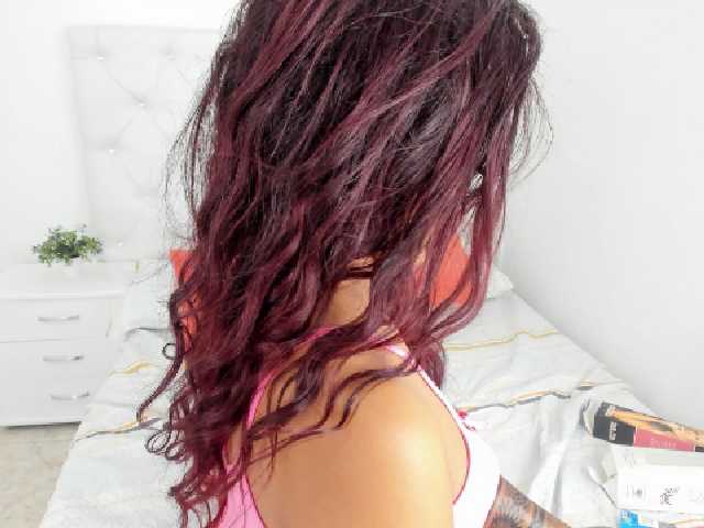 Oddajajo posnetke zaslona SalomeBaker