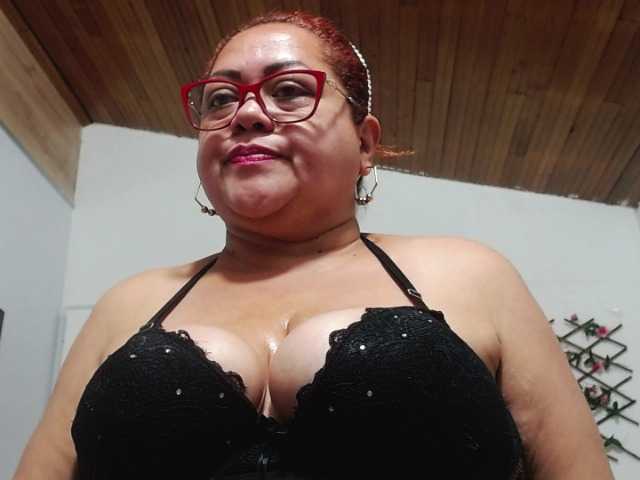 Fotografije Samantta-Jone Come and play with me sexy and hot #mature #bigboobs #milf #bbw #bigass MY GOALS IS: STREPTEASE