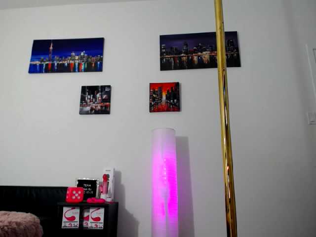 Oddajajo posnetke zaslona SamiraLicious