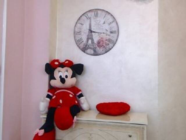 Oddajajo posnetke zaslona Sandy-Bella