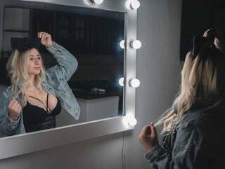 Erotični video klepet Sasha-Lorent