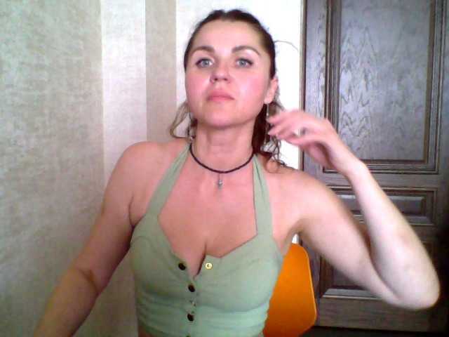 Oddajajo posnetke zaslona SashaSquirt1