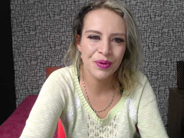 Oddajajo posnetke zaslona Scarlettsex69
