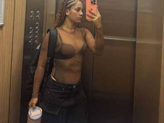 Erotični video klepet SeleneRouge