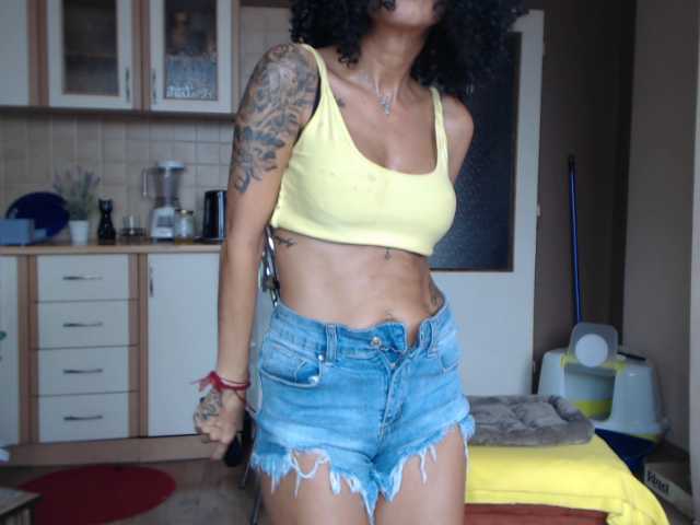 Oddajajo posnetke zaslona SexiBelle