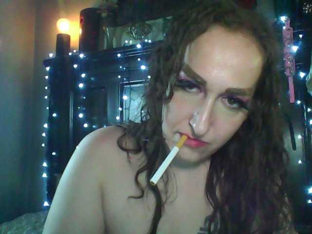 Oddajajo posnetke zaslona SexxxyTaylor