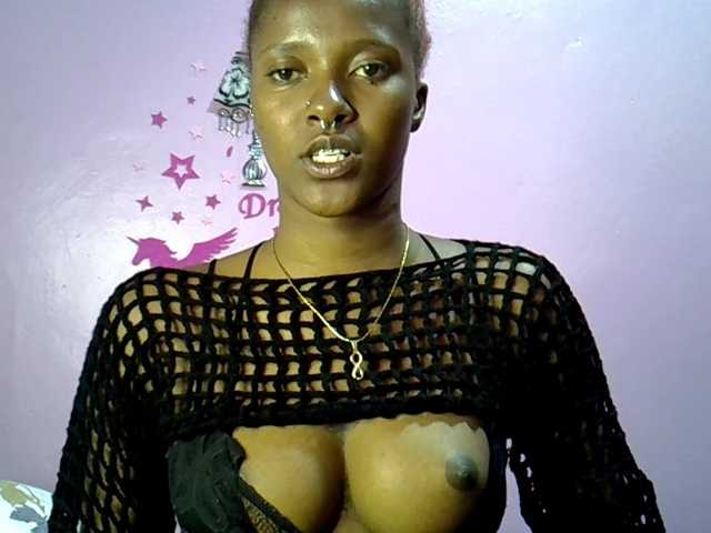Oddajajo posnetke zaslona Sexxyezzy