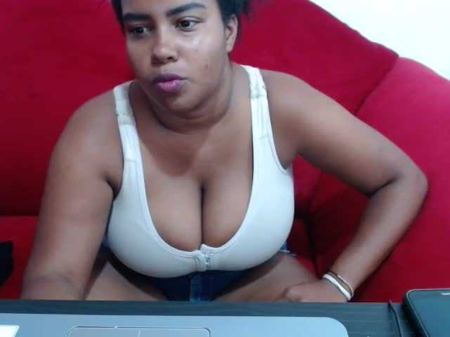 Oddajajo posnetke zaslona Sexy-Brunette