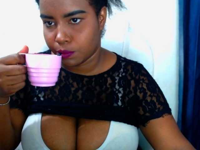 Oddajajo posnetke zaslona Sexy-Brunette