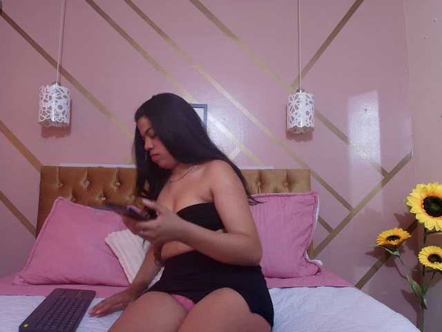 Oddajajo posnetke zaslona SexyBoomX