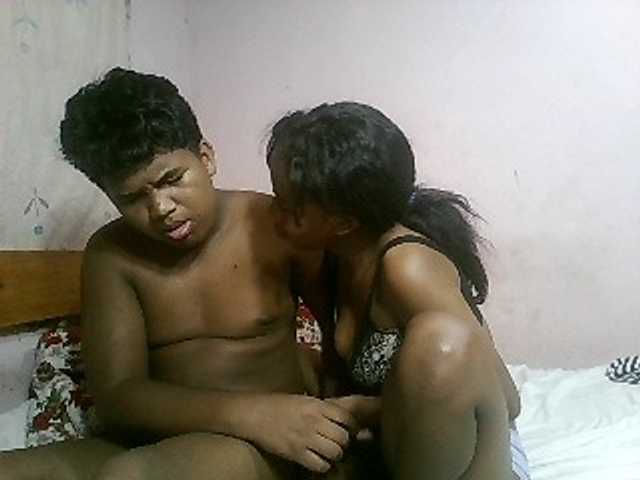 Oddajajo posnetke zaslona sexycouple32