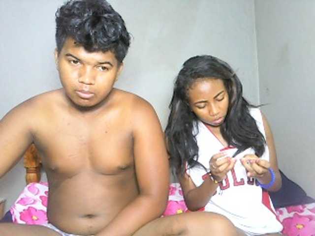 Oddajajo posnetke zaslona sexycouple32