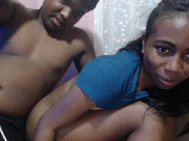 Oddajajo posnetke zaslona sexycouple32