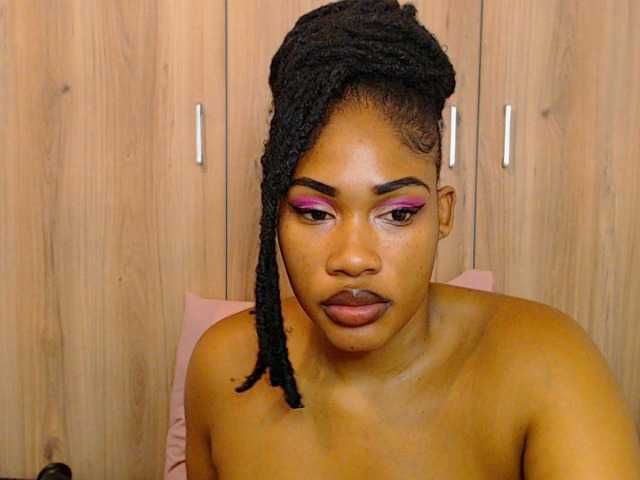 Oddajajo posnetke zaslona SexyJuicyLips