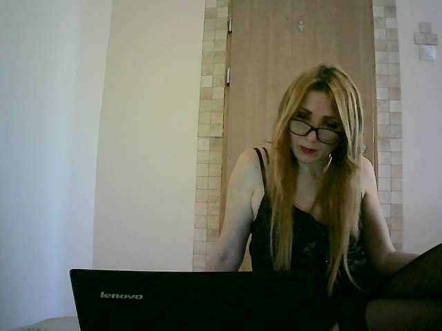 Oddajajo posnetke zaslona ShayaWinx