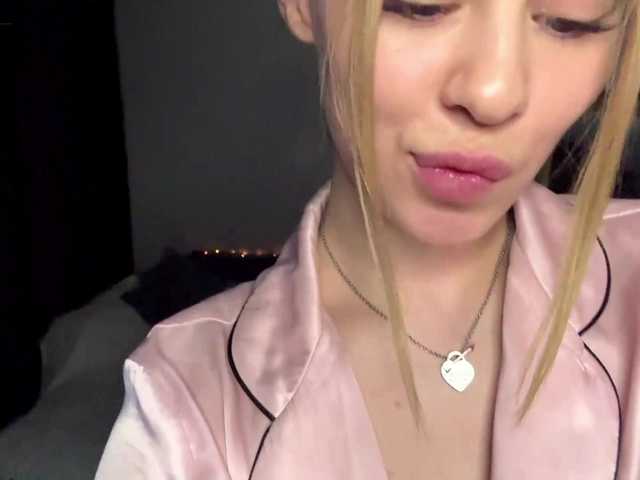 Oddajajo posnetke zaslona ShyElisa