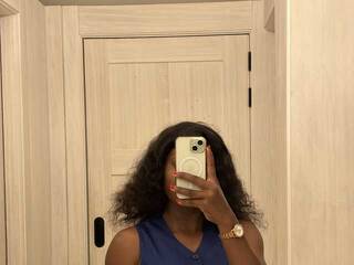 Erotični video klepet ShySerena