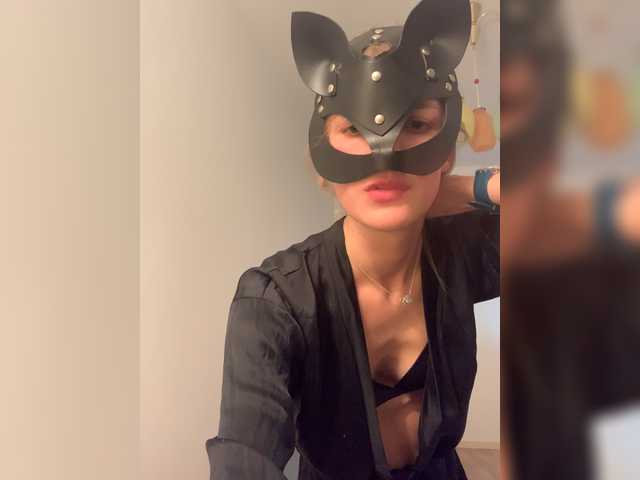 Oddajajo posnetke zaslona Silviasaint09