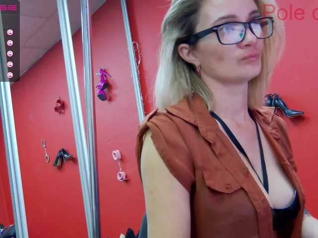 Fotografije Simonacam2cam I'm glad to welcome you dear! The best compliment from you is tokens) I will also pamper you with naked tits for 100 tons, ass-50, legs-30. I will turn on your camera for 40 tons, I will play pranks in private or in a group and show you what it is buzz
