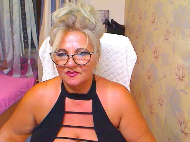 Oddajajo posnetke zaslona sinwoman