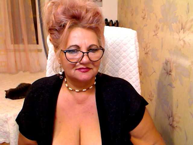 Oddajajo posnetke zaslona sinwoman